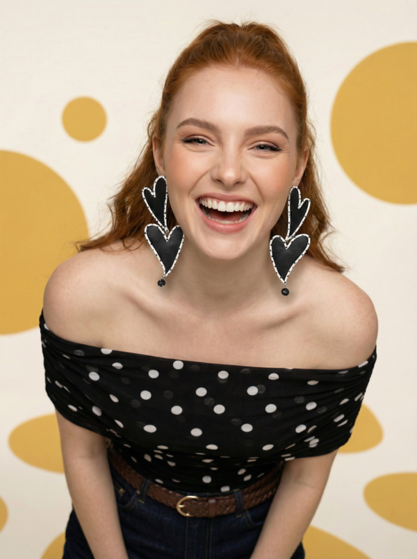 freepik__a-la-modelo-de-img2-montale-los-aretes-de-img1-con__67752 Cora Dots