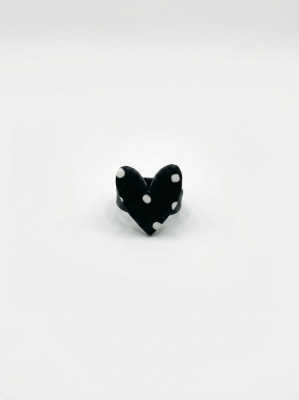 freepik__generar-imagen-de-producto-como-foto-profesional-e__91219 Earcuff Cora Dot